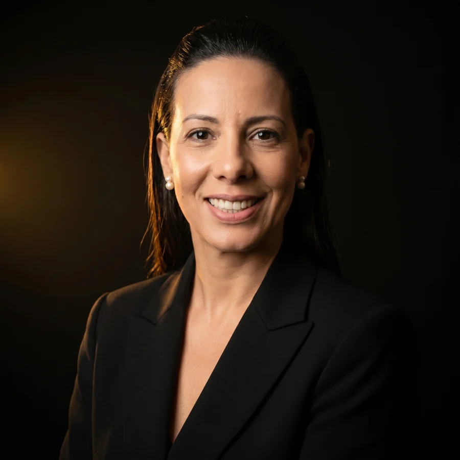 Profª Andréa Azevêdo — professora de Direito Constitucional e Administrativo